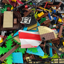 Load image into Gallery viewer, Pirates Themed Creativity Pack - 639pcs - Premium Selection - Unbranded Bricks