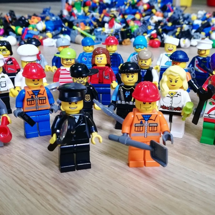 Used deals lego minifigures