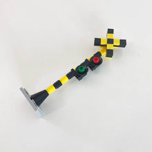 Load image into Gallery viewer, Train Railway Traffic Signals Red/Green with Crossing symbol - Unbranded Bricks